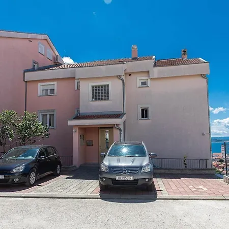 アパート Sara ツリクヴェニツァ